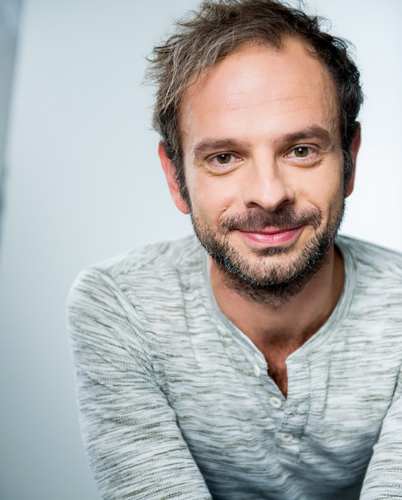 headshot on profile pages (402 x 500 px)